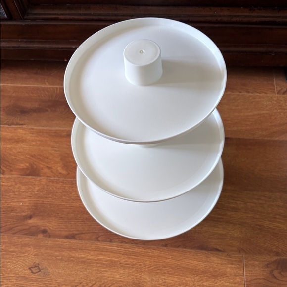 White Three-Tiered Serving Stand - Picture 2 of 5